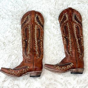 These brown, wildflower Bluebonnet boots are for sale.